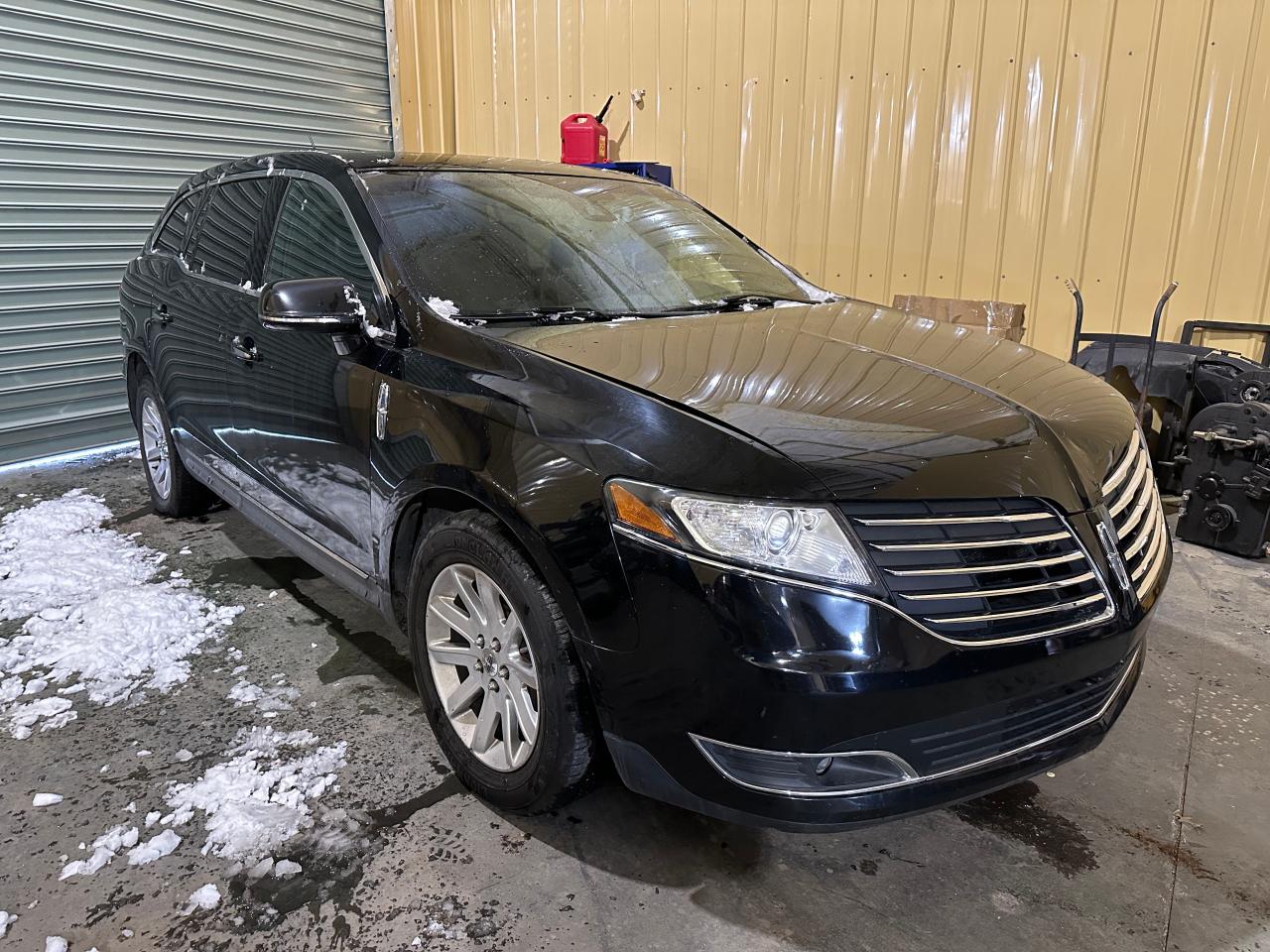 2017 Lincoln MKT VIN 2LMHJ5NK3HBL01668