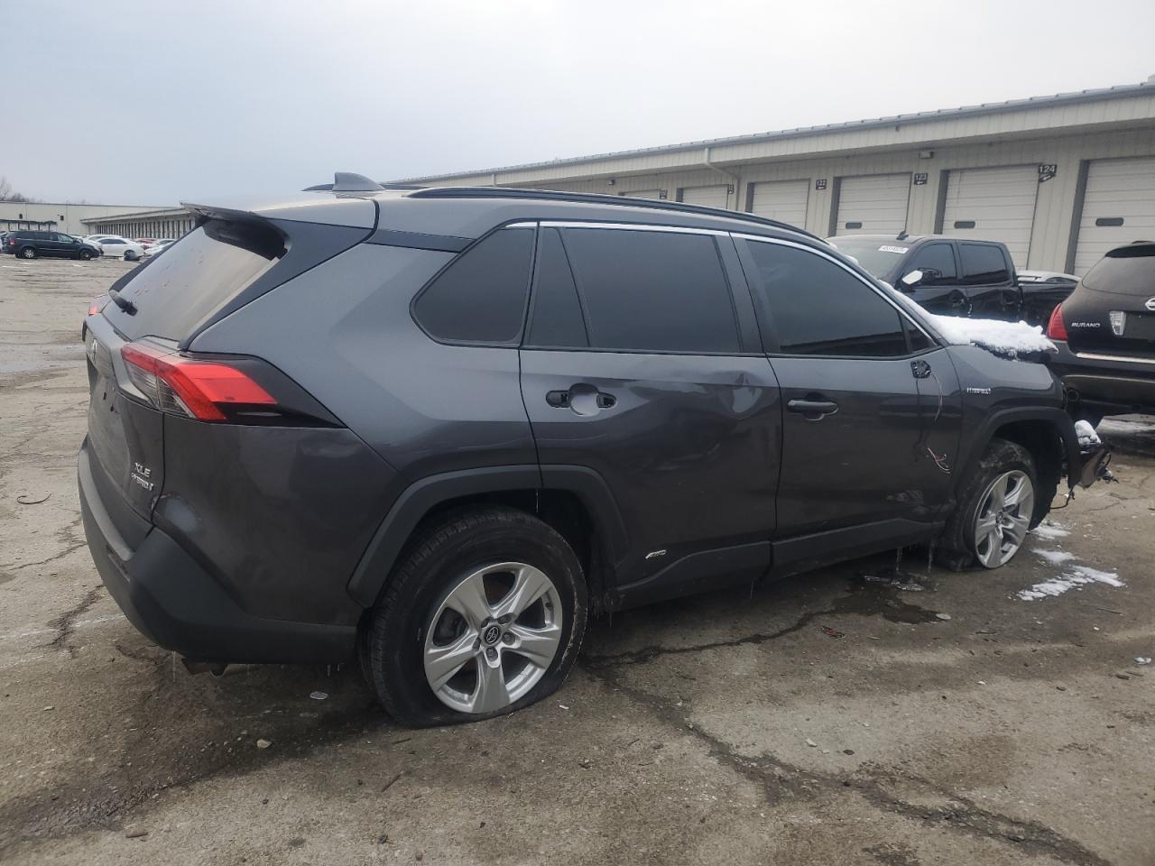 2020 Toyota RAV 4 VIN 2T3RWRFV0LW076881 Copart auction photo, front end / side damage thumbnail 3