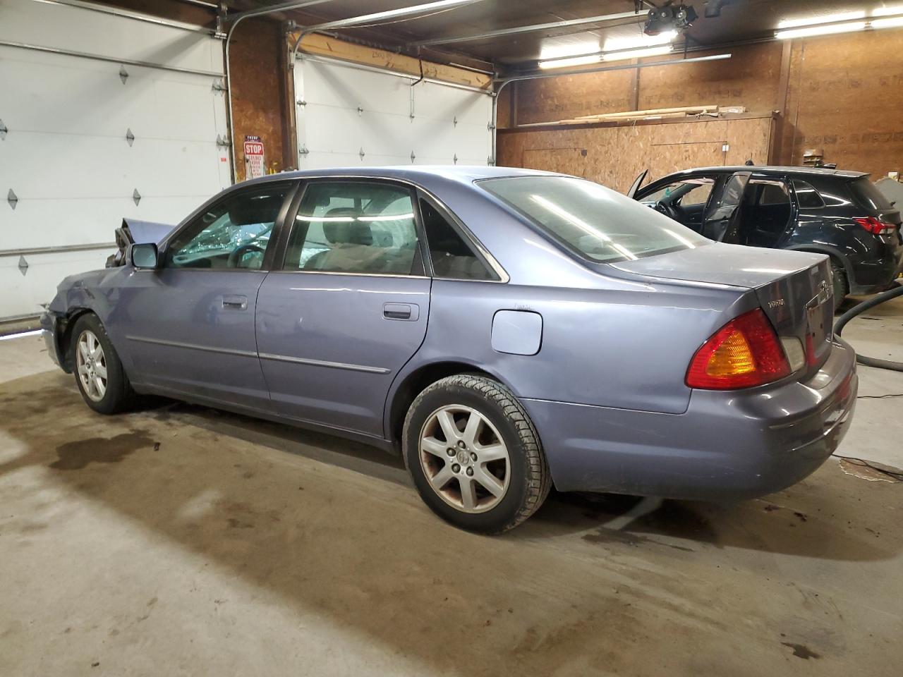 2000 Toyota Avalon VIN 4T1BF28B5YU043502 Copart auction photo, all over damage thumbnail 2