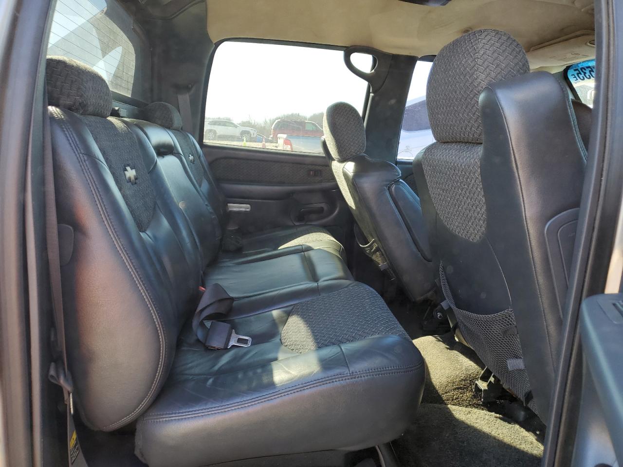 2002 Chevrolet Avalanche VIN 3GNEK13T52G137145 Copart auction photo, front end / side damage thumbnail 10