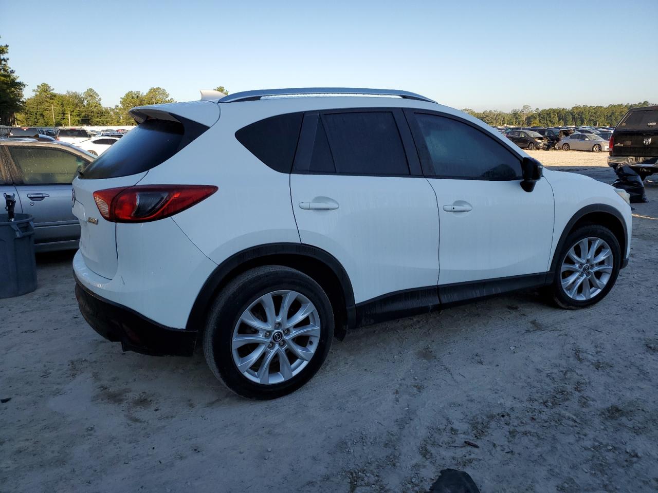 2015 Mazda CX-5 VIN JM3KE2DY8F0551945 Copart auction photo, side damage thumbnail 3