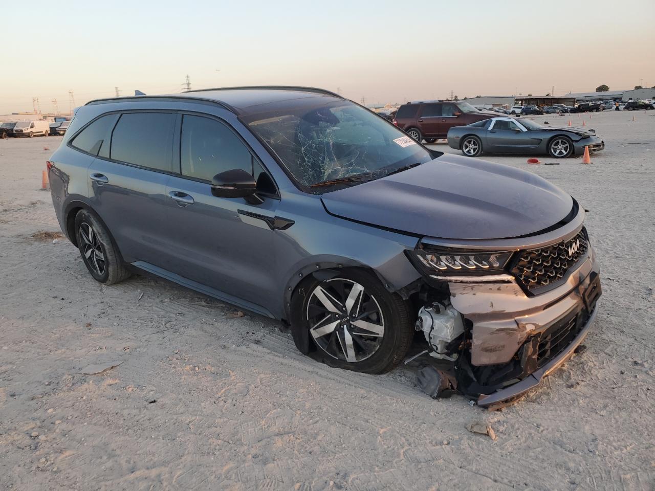 2022 KIA Sorento VIN 5XYRH4LFXNG117691 Copart auction photo, front end damage thumbnail 4