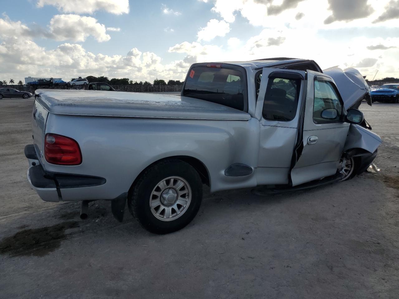 2003 Ford F-150 VIN 1FTRX07283KD73550 Copart auction photo, front end / side damage thumbnail 3