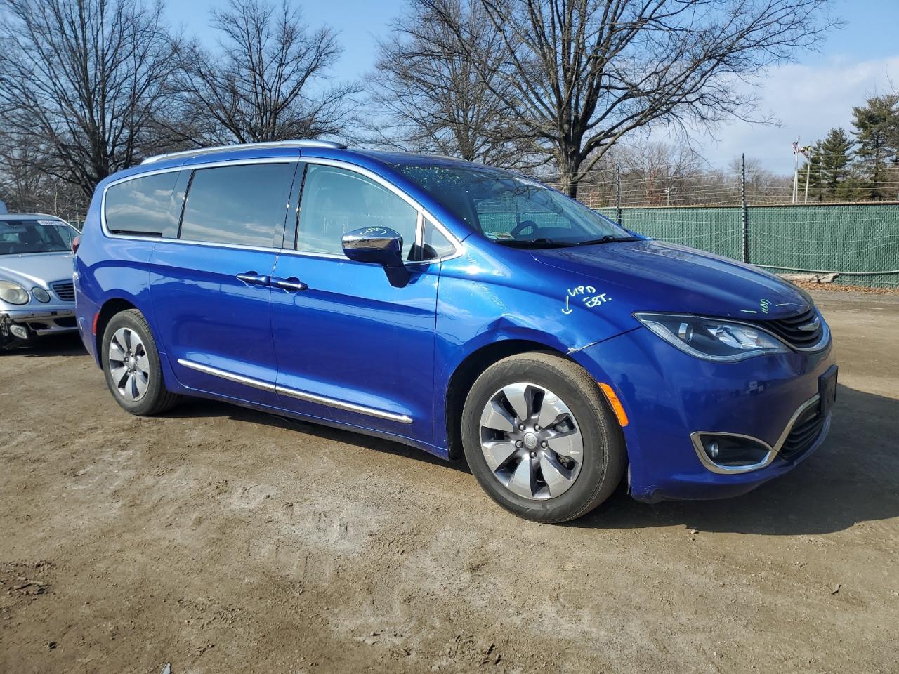 2018 Chrysler Pacifica VIN 2C4RC1N78JR276329 Copart auction photo, side / front end damage thumbnail 4