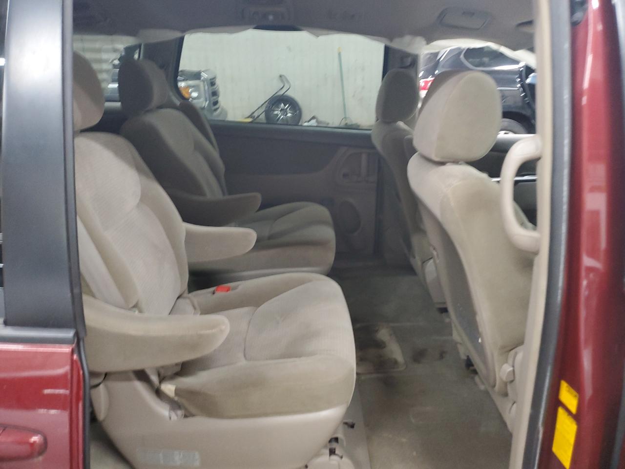 2008 Toyota Sienna VIN 5TDZK23CX8S164898 Copart auction photo, side / front end damage thumbnail 11