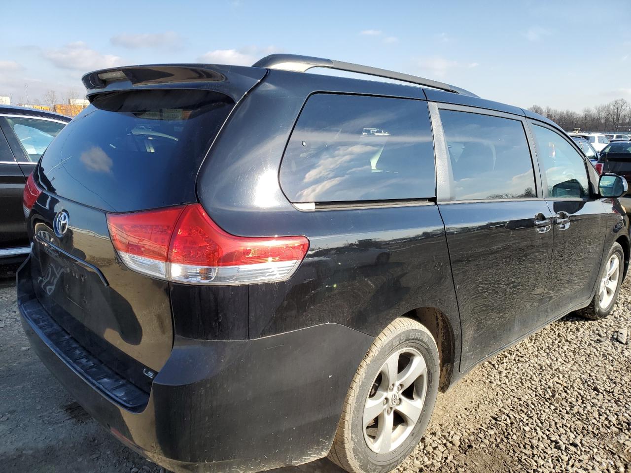 2013 Toyota Sienna VIN 5TDKK3DC8DS367286 Copart auction photo, side / front end damage thumbnail 3