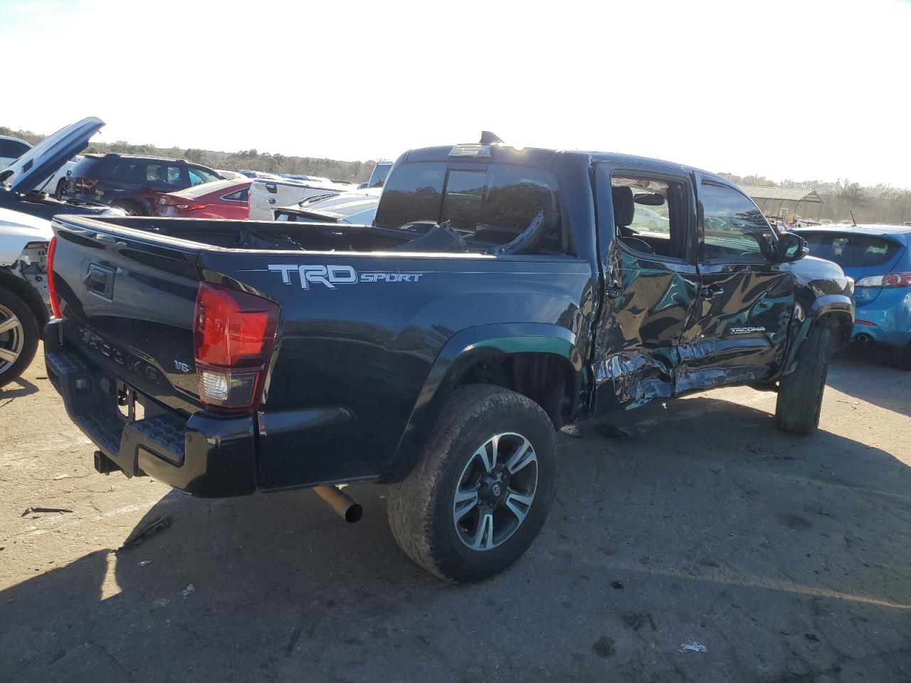 2019 Toyota Tacoma VIN 3TMAZ5CN0KM096162 Copart auction photo, side / front end damage thumbnail 3