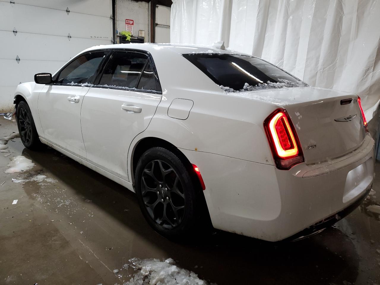 2019 Chrysler 300 VIN 2C3CCAGGXKH542903 Copart auction photo, front end / side damage thumbnail 2