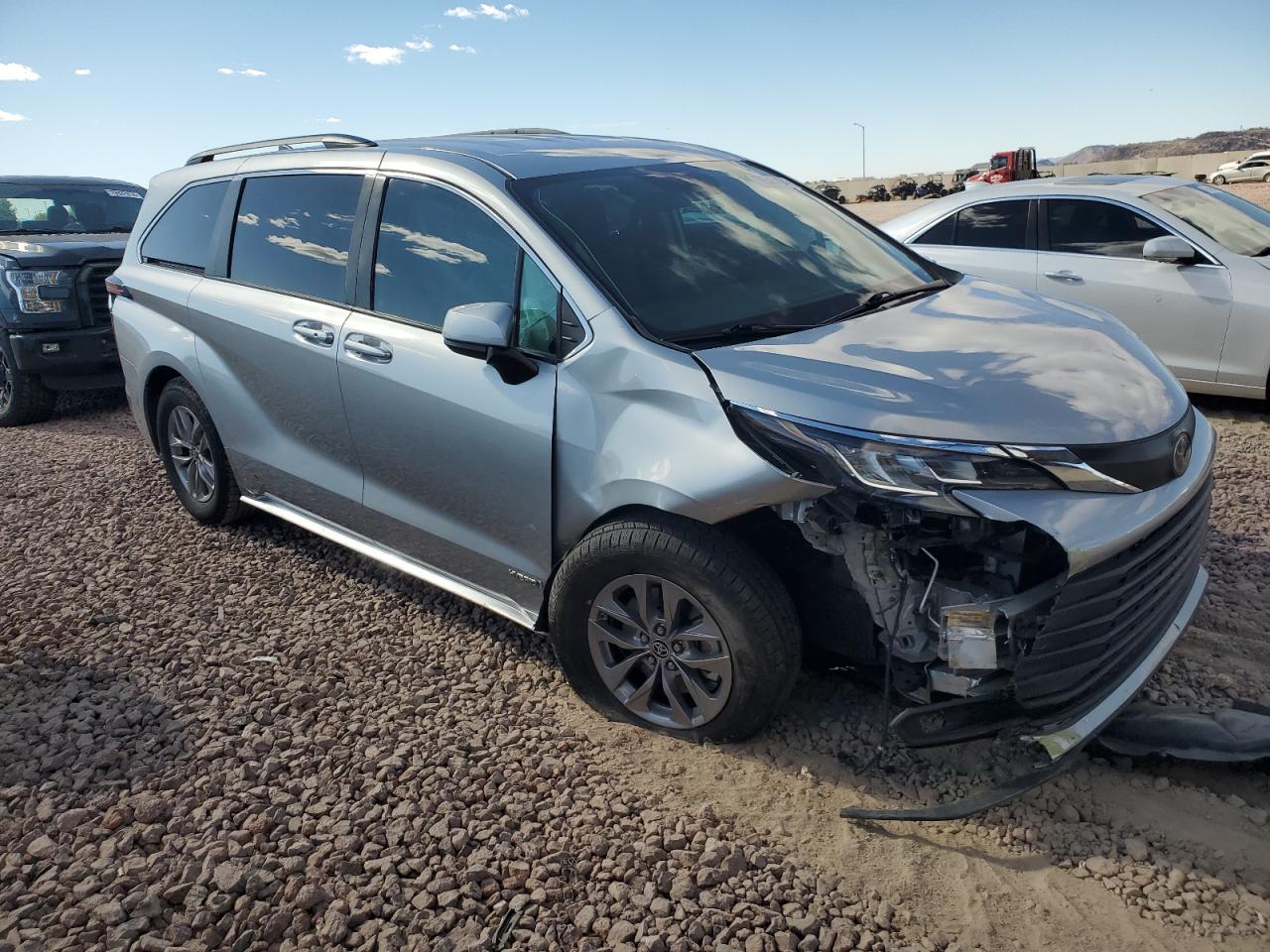 2021 Toyota Sienna VIN 5TDKRKEC4MS064042 Copart auction photo, front end / side damage thumbnail 4
