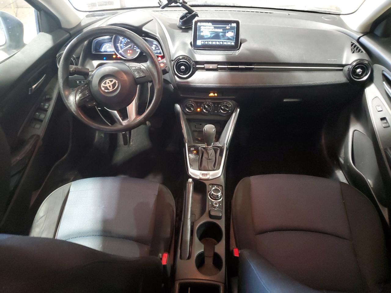 2018 Toyota Yaris VIN 3MYDLBYV3JY317803 Copart auction photo, front end / side damage thumbnail 8
