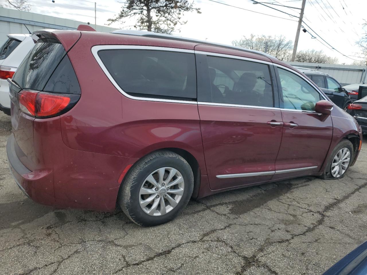 2018 Chrysler Pacifica VIN 2C4RC1BGXJR331108 Copart auction photo, front end / undercarriage damage thumbnail 3