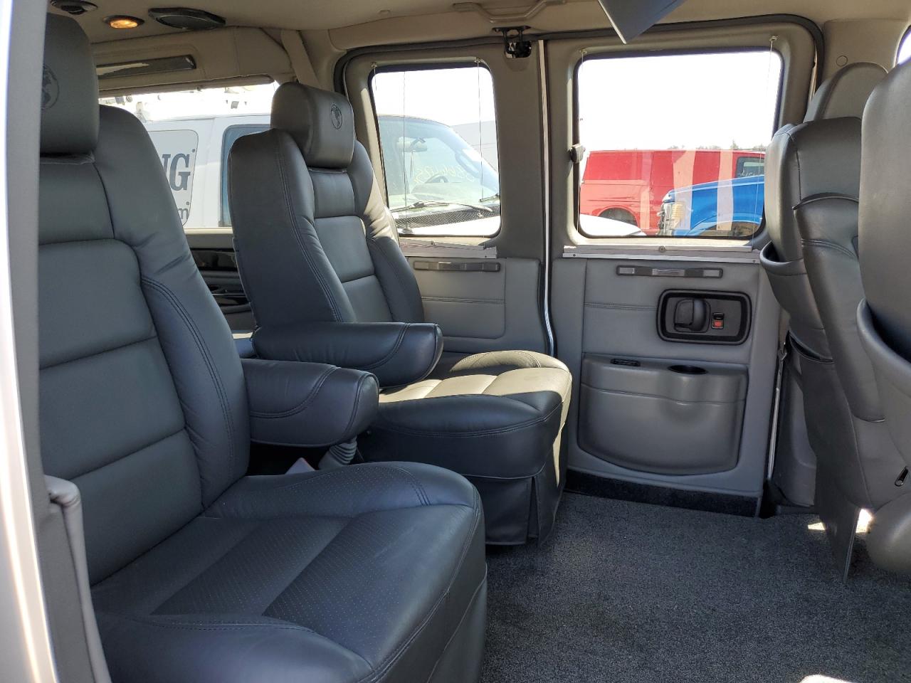 2011 GMC Savana VIN 1GDS7DC40B1115667 Copart auction photo, hail damage thumbnail 11