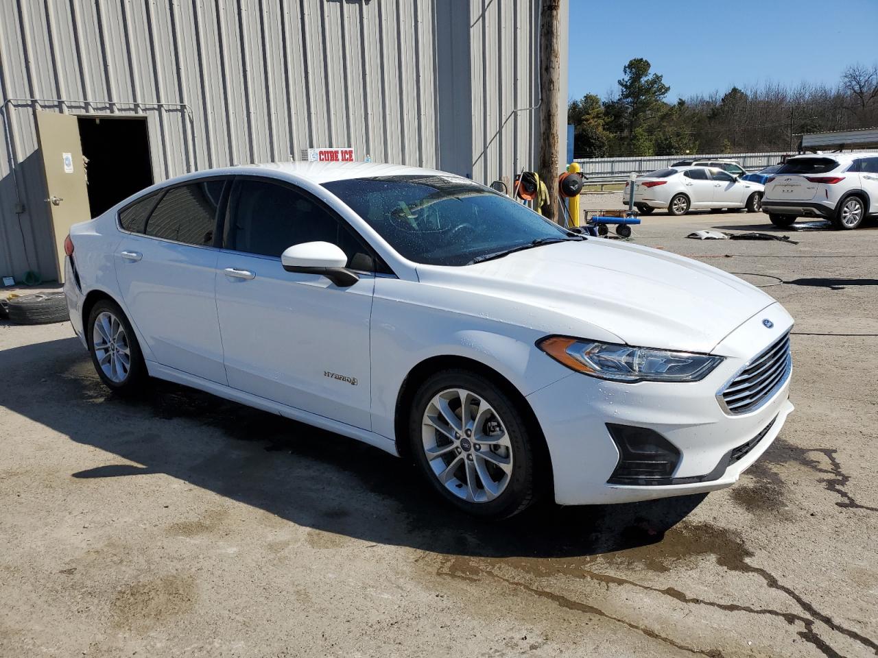 2019 Ford Fusion VIN 3FA6P0LU6KR143841 Copart auction photo, normal wear / rear end damage thumbnail 4