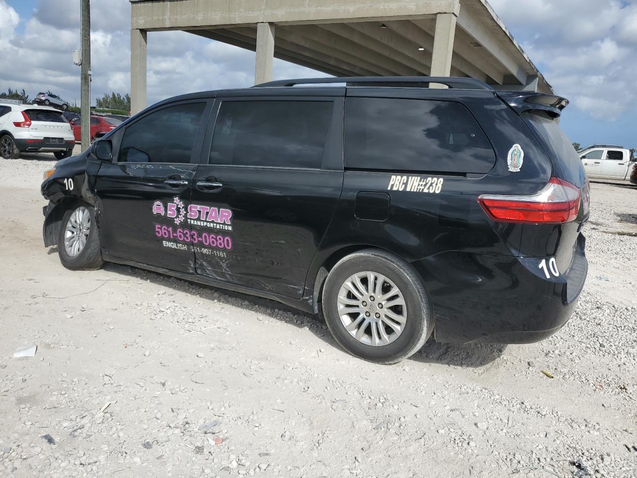 2015 Toyota Sienna VIN 5TDYK3DC7FS611488 Copart auction photo, front end / minor dent/scratches damage thumbnail 2