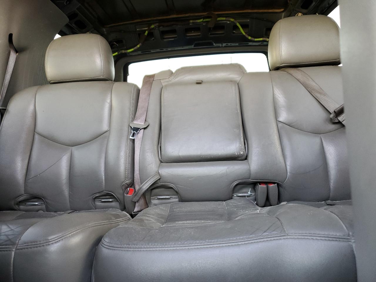 2005 GMC Yukon VIN 1GKEC13T35R120049 Copart auction photo, vandalism / all over damage thumbnail 10