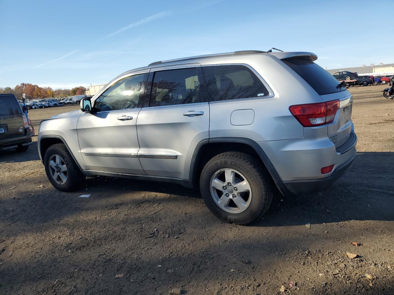 2011 Jeep Grand Cherokee VIN 1J4RR4GG7BC555630 Copart auction photo, side / minor dent/scratches damage thumbnail 2