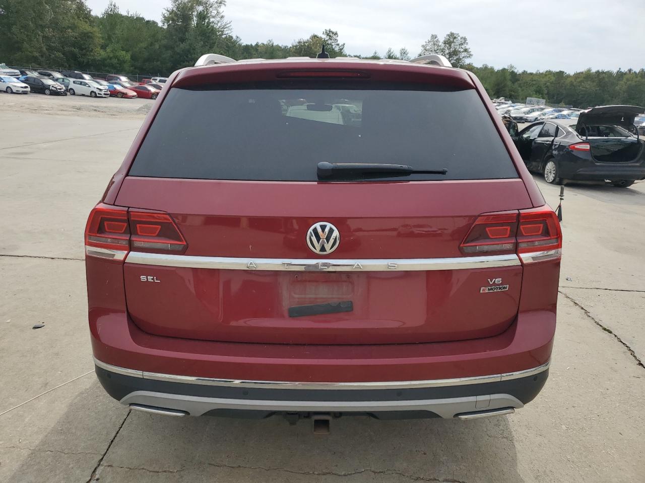 2018 Volkswagen Atlas VIN 1V2MR2CA5JC510379 Copart auction photo, undercarriage damage thumbnail 6