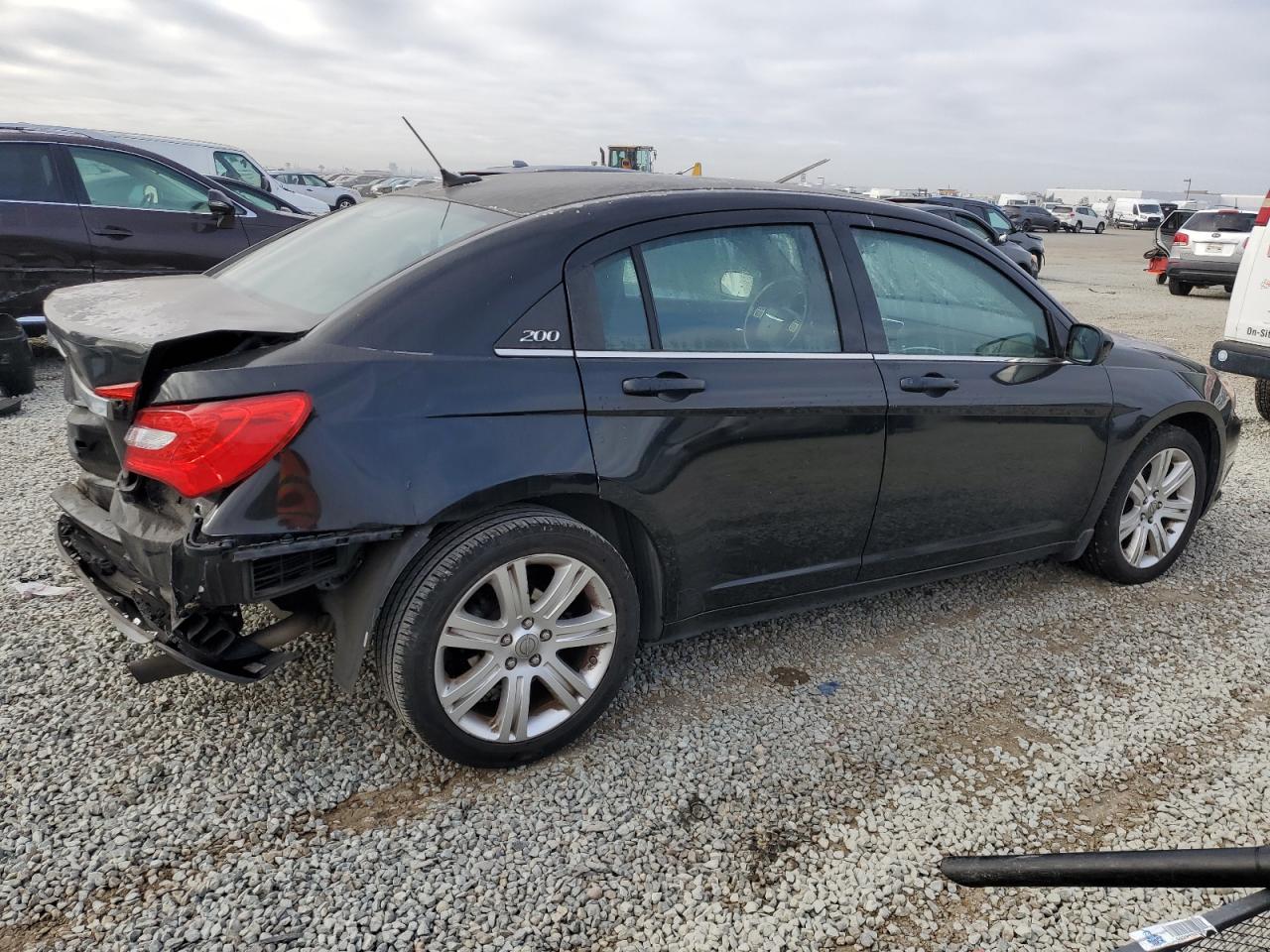 2013 Chrysler 200 VIN 1C3CCBAB6DN671864 Copart auction photo, rear end damage thumbnail 3