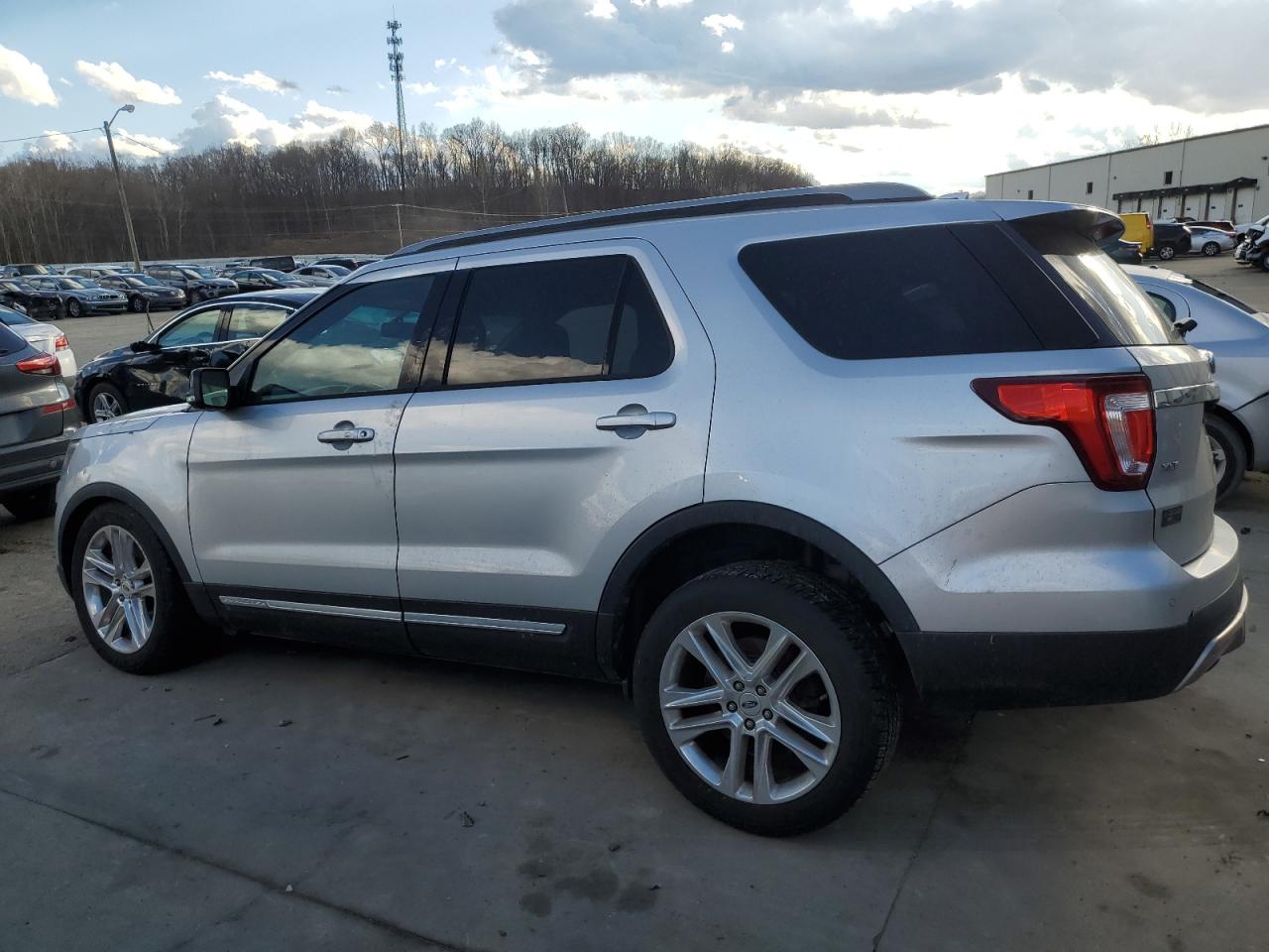 2017 Ford Explorer VIN 1FM5K8D83HGA21390 Copart auction photo, front end damage thumbnail 2