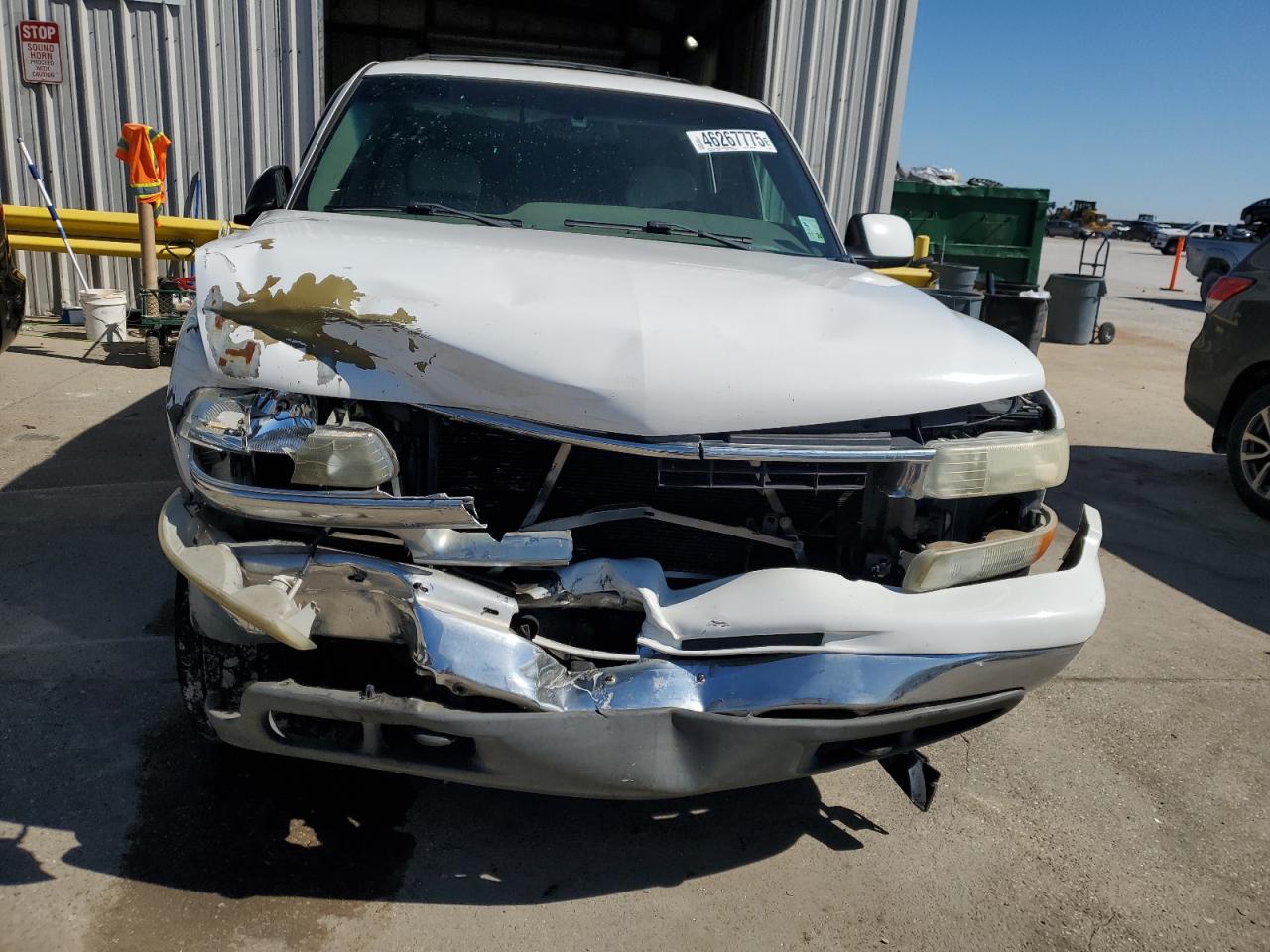 2001 Chevrolet Tahoe VIN 1GNEC13T81R208009 Copart auction photo, front end damage thumbnail 5