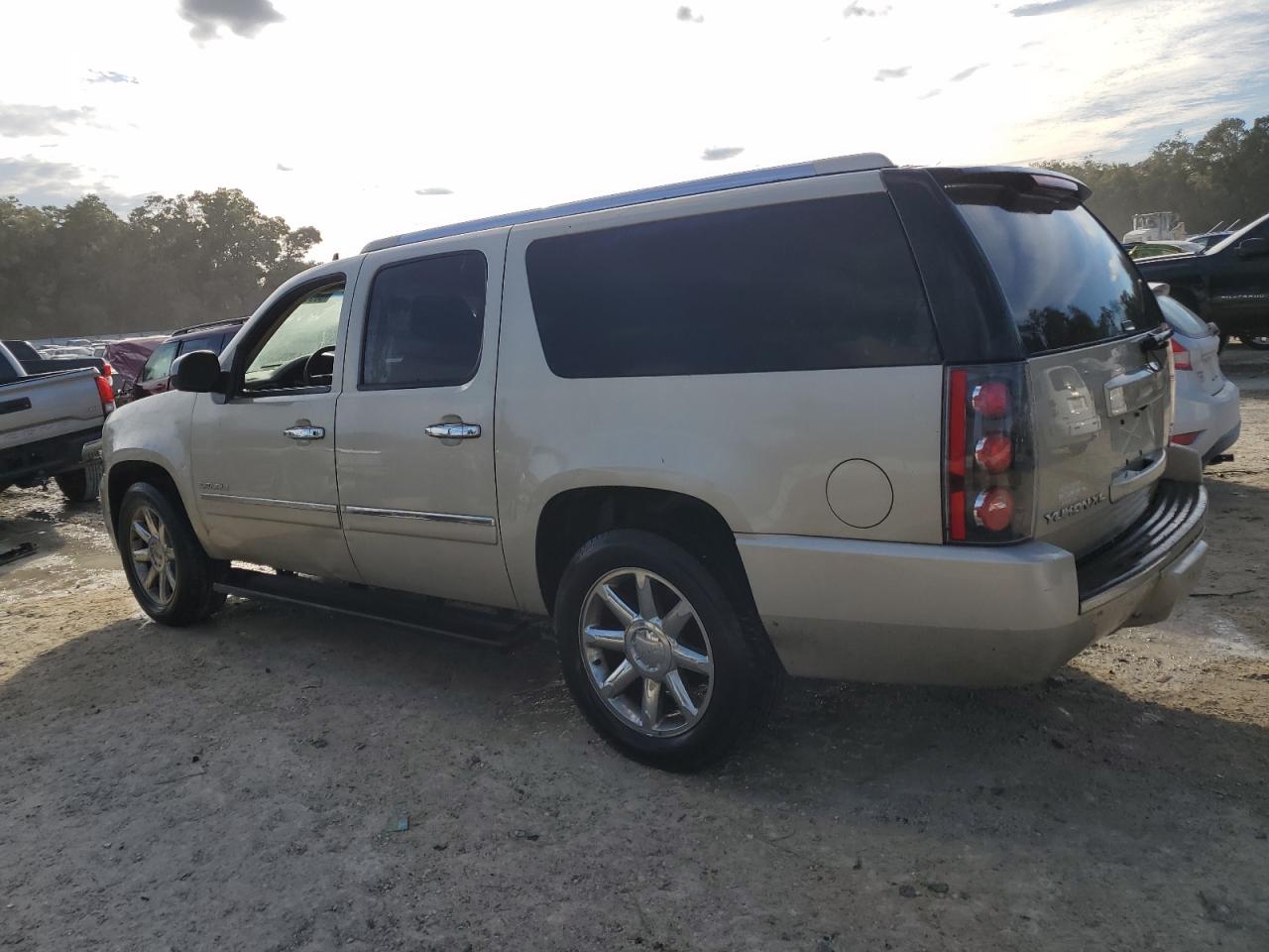 2013 GMC Yukon VIN 1GKS2MEF1DR231289 Copart auction photo, mechanical damage thumbnail 2