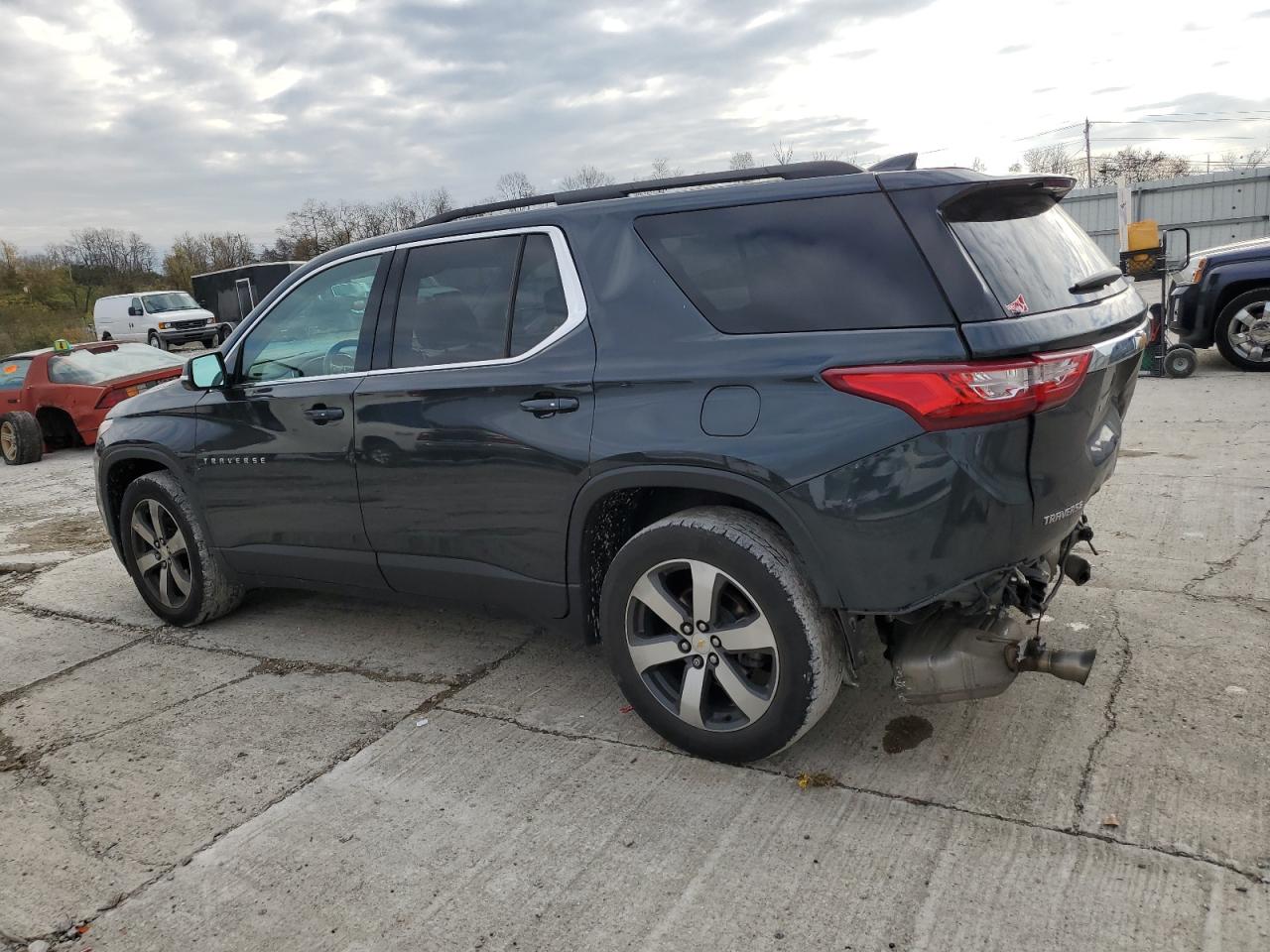 2019 Chevrolet Traverse VIN 1GNERHKW3KJ282747 Copart auction photo, rear end / side damage thumbnail 2