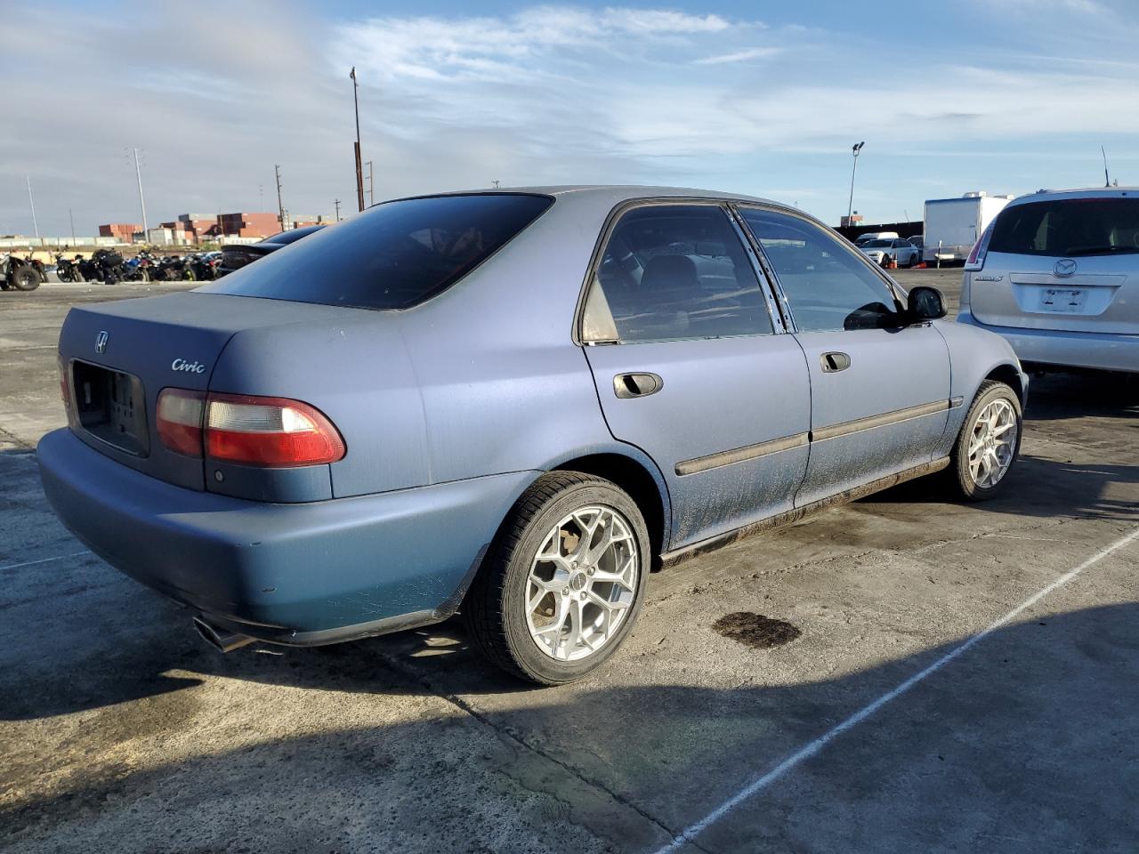 1995 Honda Civic VIN JHMEG8645SS011835 Copart auction photo, stripped / minor dent/scratches damage thumbnail 3