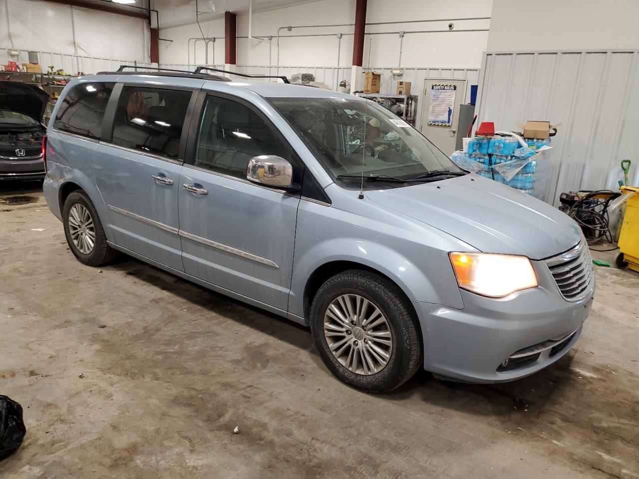 2013 Chrysler Town & Country VIN 2C4RC1CG8DR709011 Copart auction photo, rear end / minor dent/scratches damage thumbnail 4