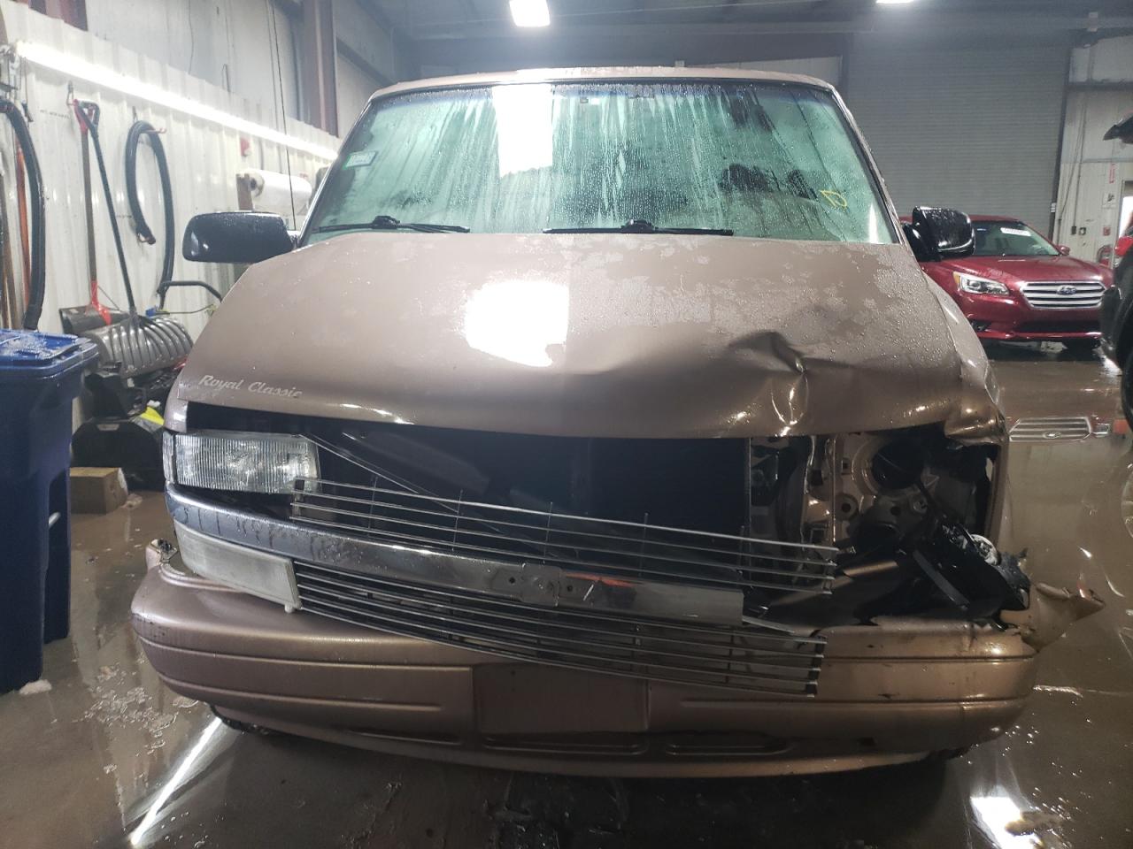 2000 Chevrolet Astro VIN 1GBEL19W2YB150562 Copart auction photo, front end damage thumbnail 5