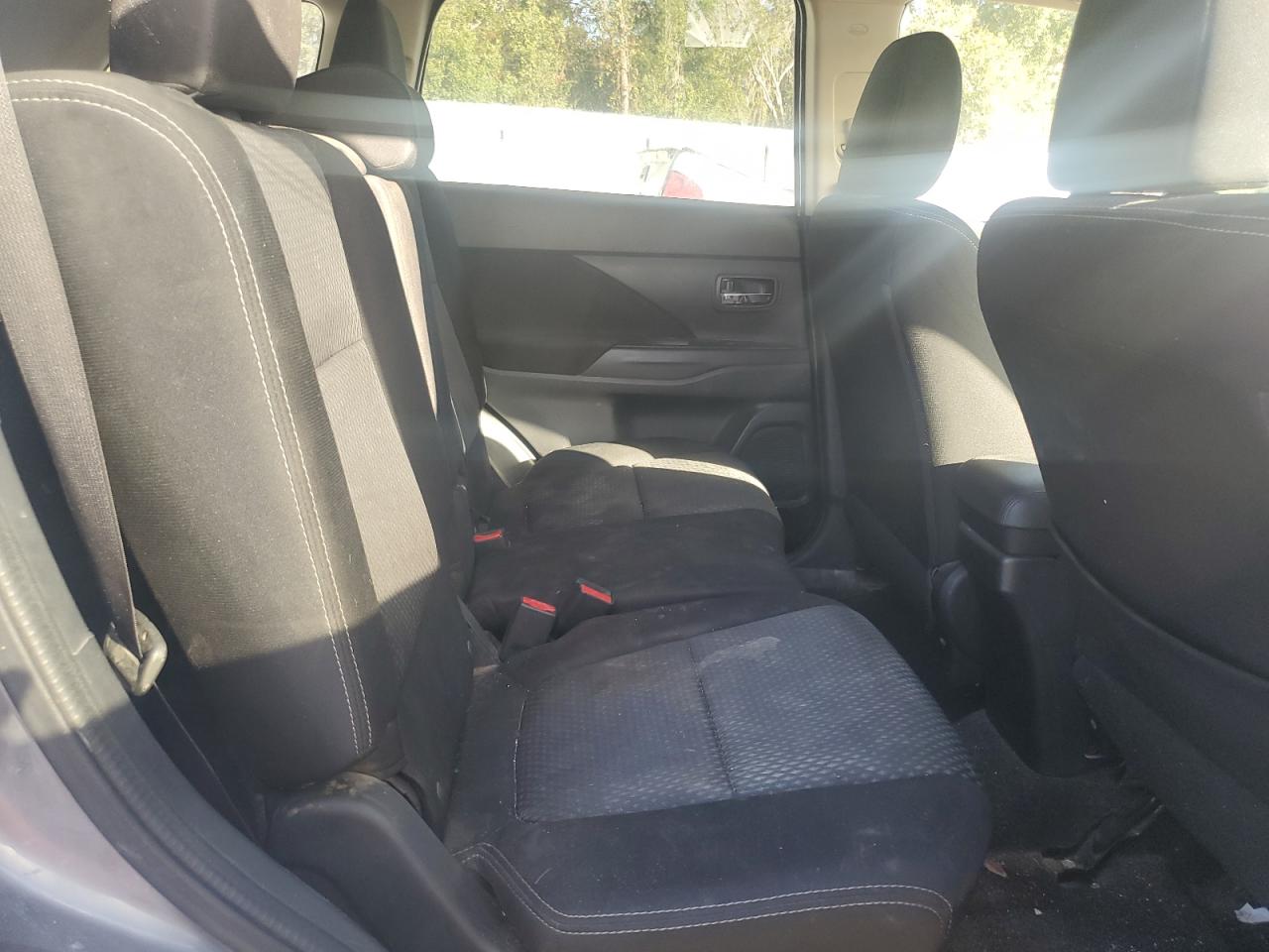 2018 Mitsubishi Outlander VIN JA4AZ3A33JJ005512 Copart auction photo, normal wear damage thumbnail 11