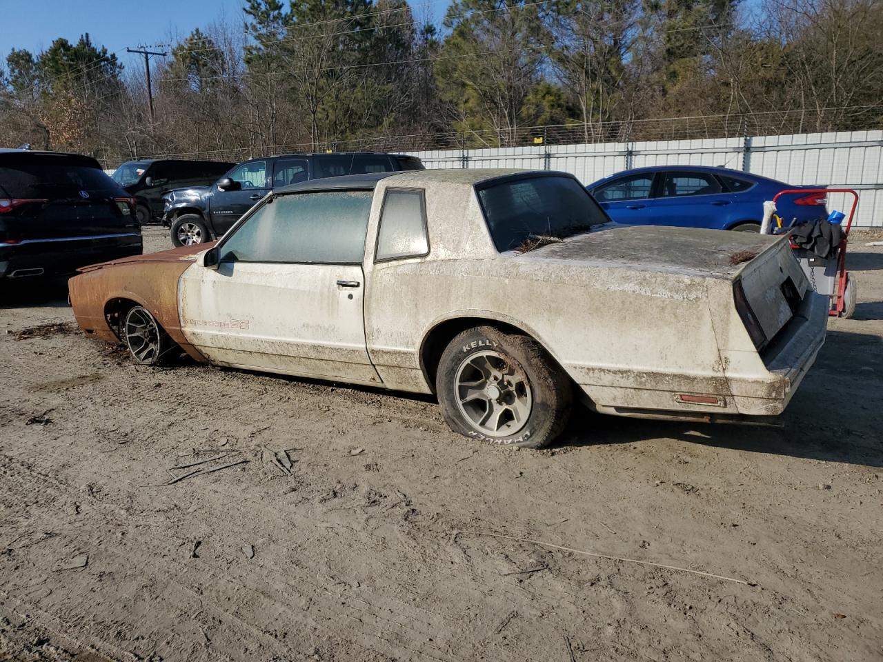 1986 Chevrolet Monte Carlo VIN 1G1GZ37G0GR109100 Copart auction photo, burn damage thumbnail 2