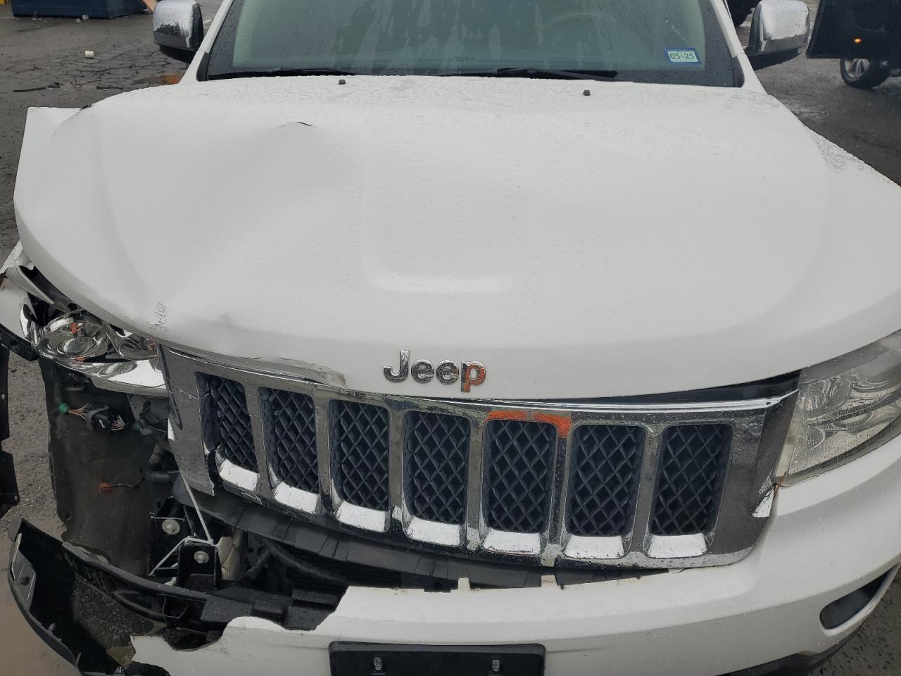 2013 Jeep Grand Cherokee VIN 1C4RJECT2DC590911 Copart auction photo, front end / minor dent/scratches damage thumbnail 14