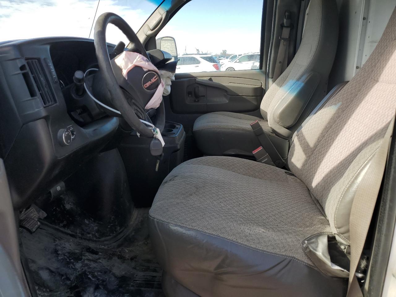 2015 GMC Savana VIN 1GTW7GCF8F1113079 Copart auction photo, front end / minor dent/scratches damage thumbnail 7