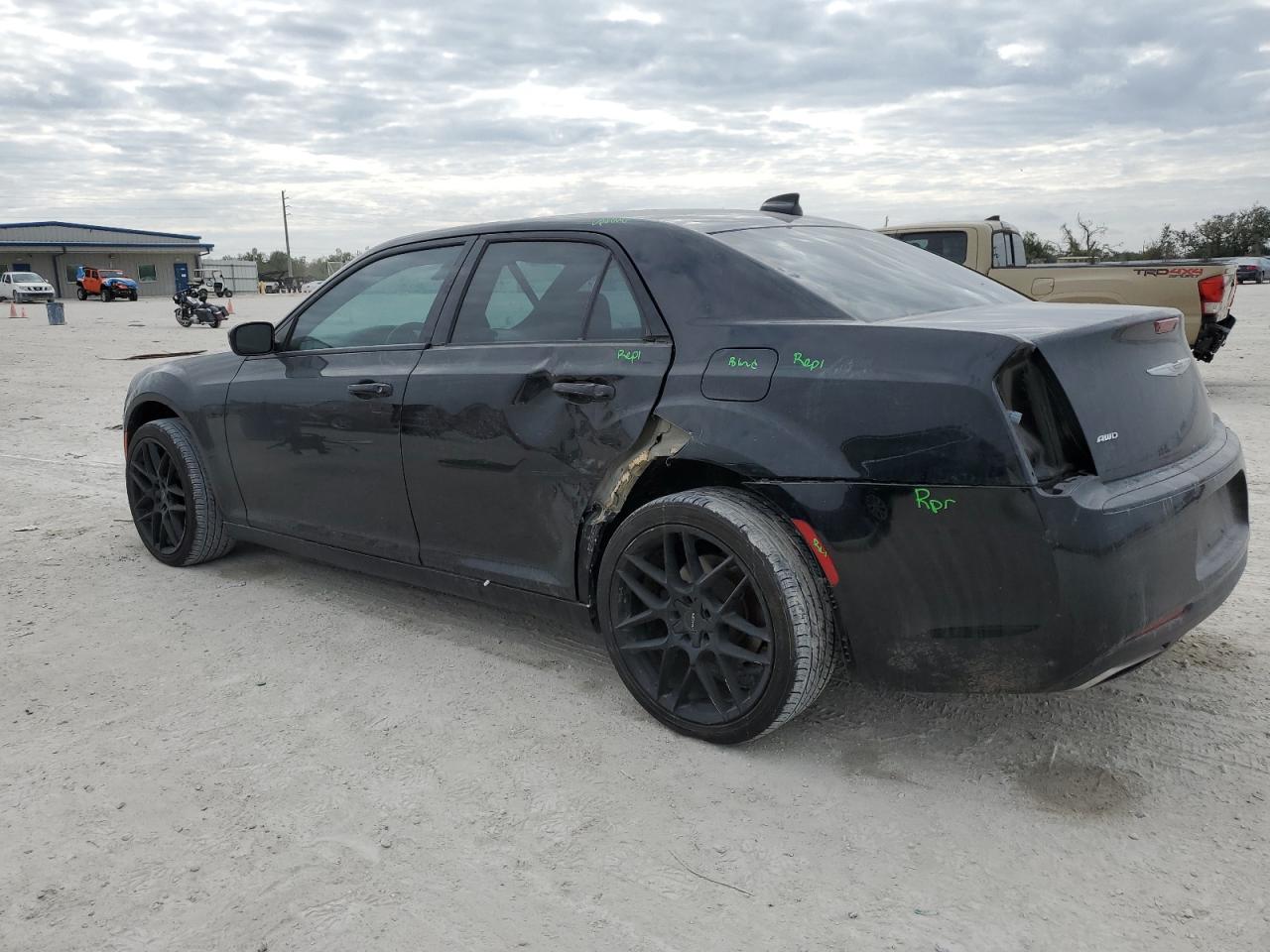 2019 Chrysler 300 VIN 2C3CCAGG2KH632093 Copart auction photo, side / rear end damage thumbnail 2