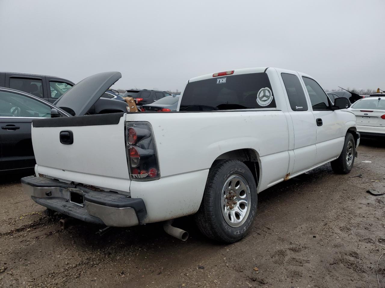 2006 Chevrolet Silverado VIN 2GCEC19V061296894 Copart auction photo, front end / undercarriage damage thumbnail 3