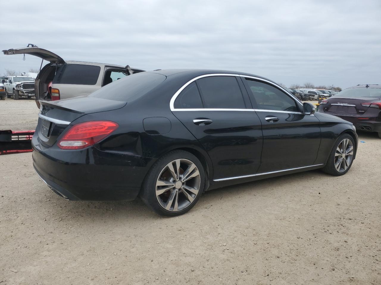 2017 Mercedes-Benz C-klasse VIN 55SWF4JB6HU179625 Copart auction photo, minor dent/scratches damage thumbnail 3