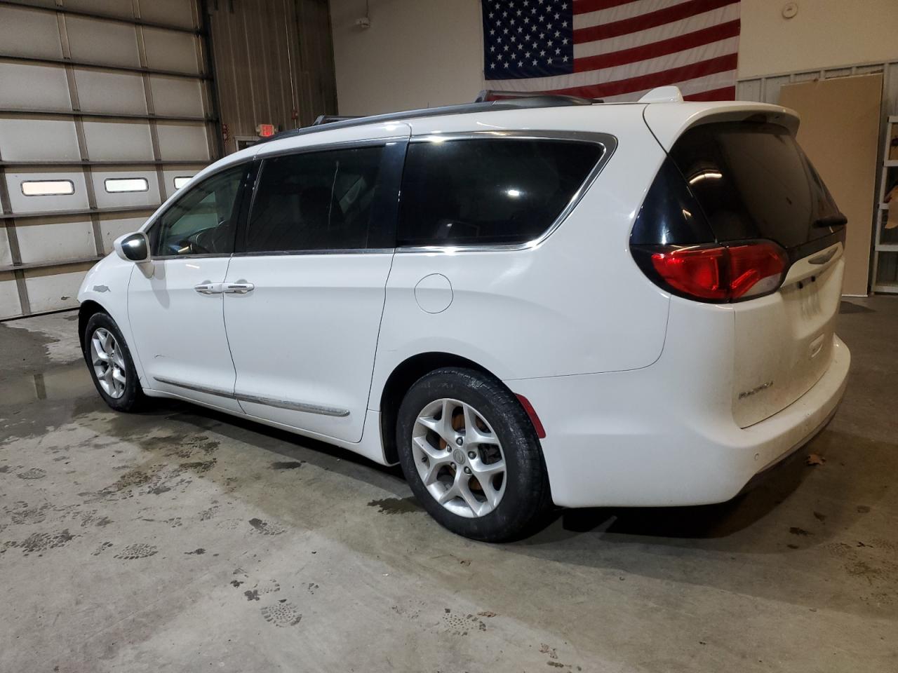 2017 Chrysler Pacifica VIN 2C4RC1BG0HR668316 Copart auction photo, front end / side damage thumbnail 2