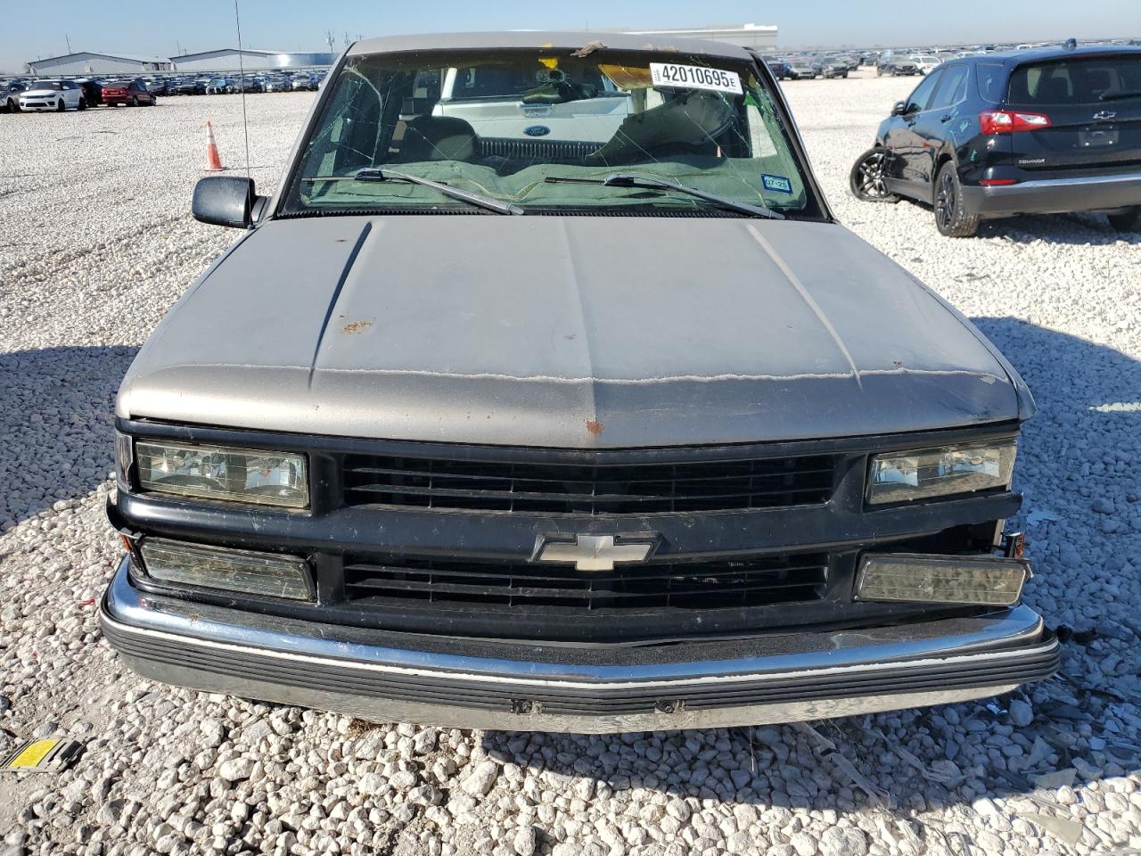 1998 Chevrolet GMT-400 VIN 2GCEC19M6W1198122 Copart auction photo, side damage thumbnail 5