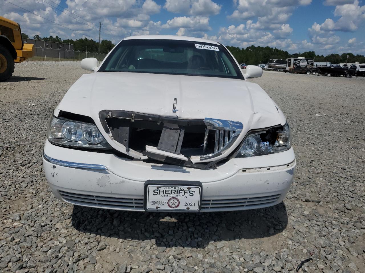 2009 Lincoln Town Car VIN 2LNHM82V89X633838 Copart auction photo, front end damage thumbnail 5