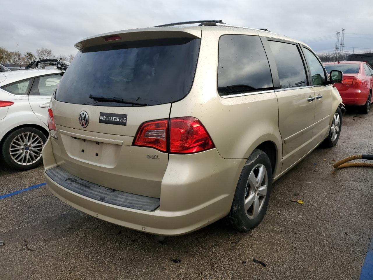 2010 Volkswagen Routan VIN 2V4RW6DX5AR263145 Copart auction photo, front end / minor dent/scratches damage thumbnail 3