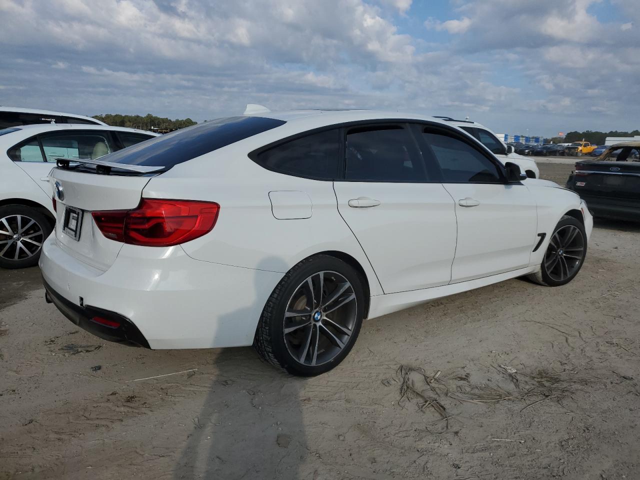 2017 BMW 3er VIN WBA8Z9C59HG453196 Copart auction photo, front end damage thumbnail 3