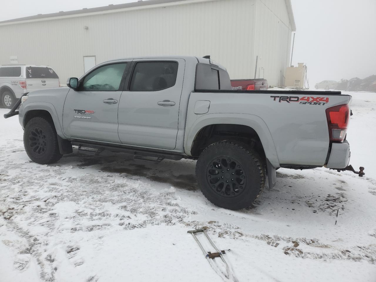 2018 Toyota Tacoma VIN 3TMCZ5AN2JM156761 Copart auction photo, front end damage thumbnail 2
