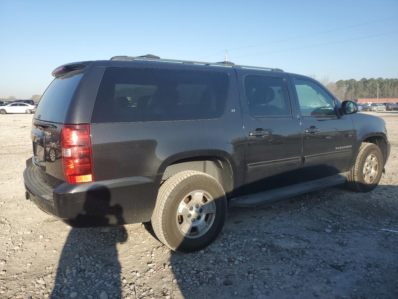 2013 Chevrolet Suburban VIN 1GNSKJE73DR300736 Copart auction photo, side / front end damage thumbnail 3