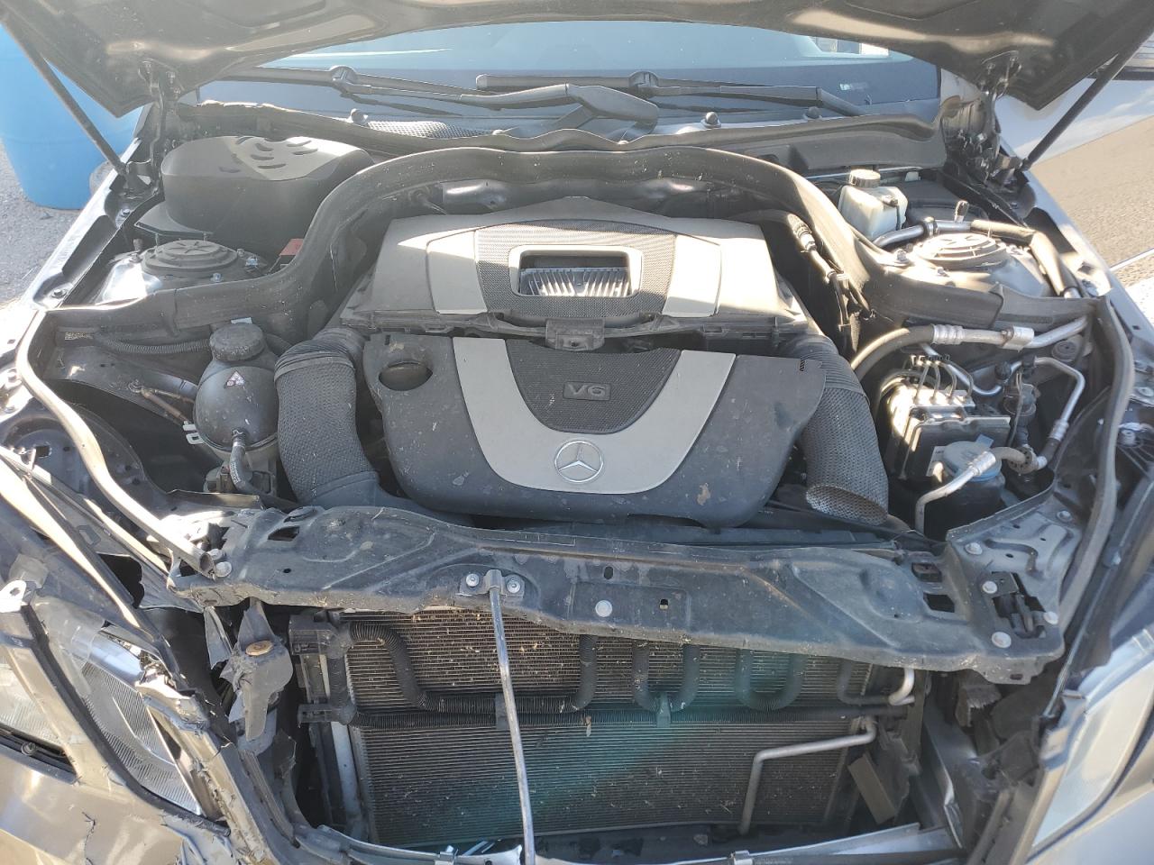 2010 Mercedes-Benz E-klasse VIN WDDHF5GB7AA102175 Copart auction photo, front end damage thumbnail 11