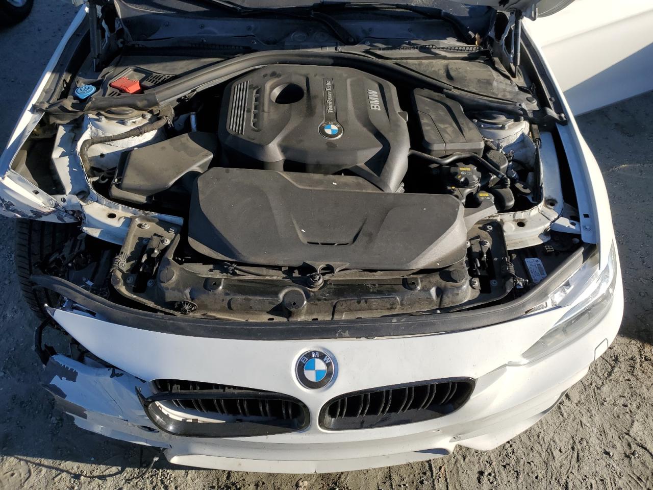 2017 BMW 3er VIN WBA8D9G33HNU61362 Copart auction photo, front end damage thumbnail 11