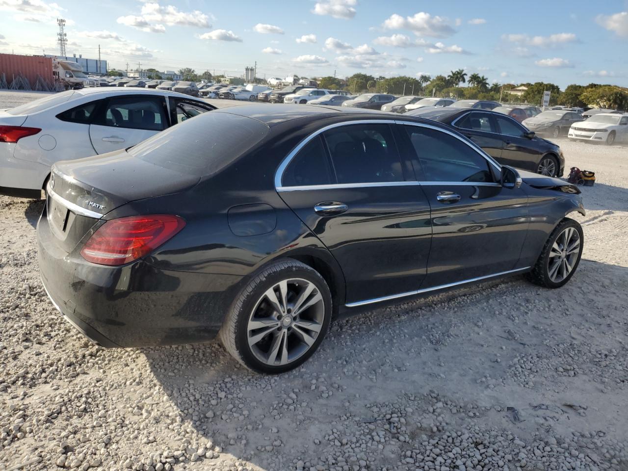 2015 Mercedes-Benz C-klasse VIN 55SWF4KB4FU029914 Copart auction photo, front end damage thumbnail 3