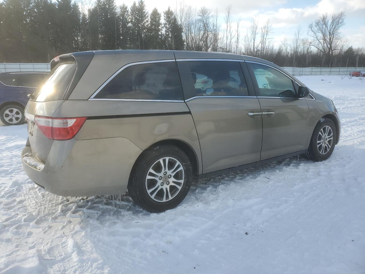 2013 Honda Odyssey VIN 5FNRL5H67DB039308 Copart auction photo, front end damage thumbnail 3