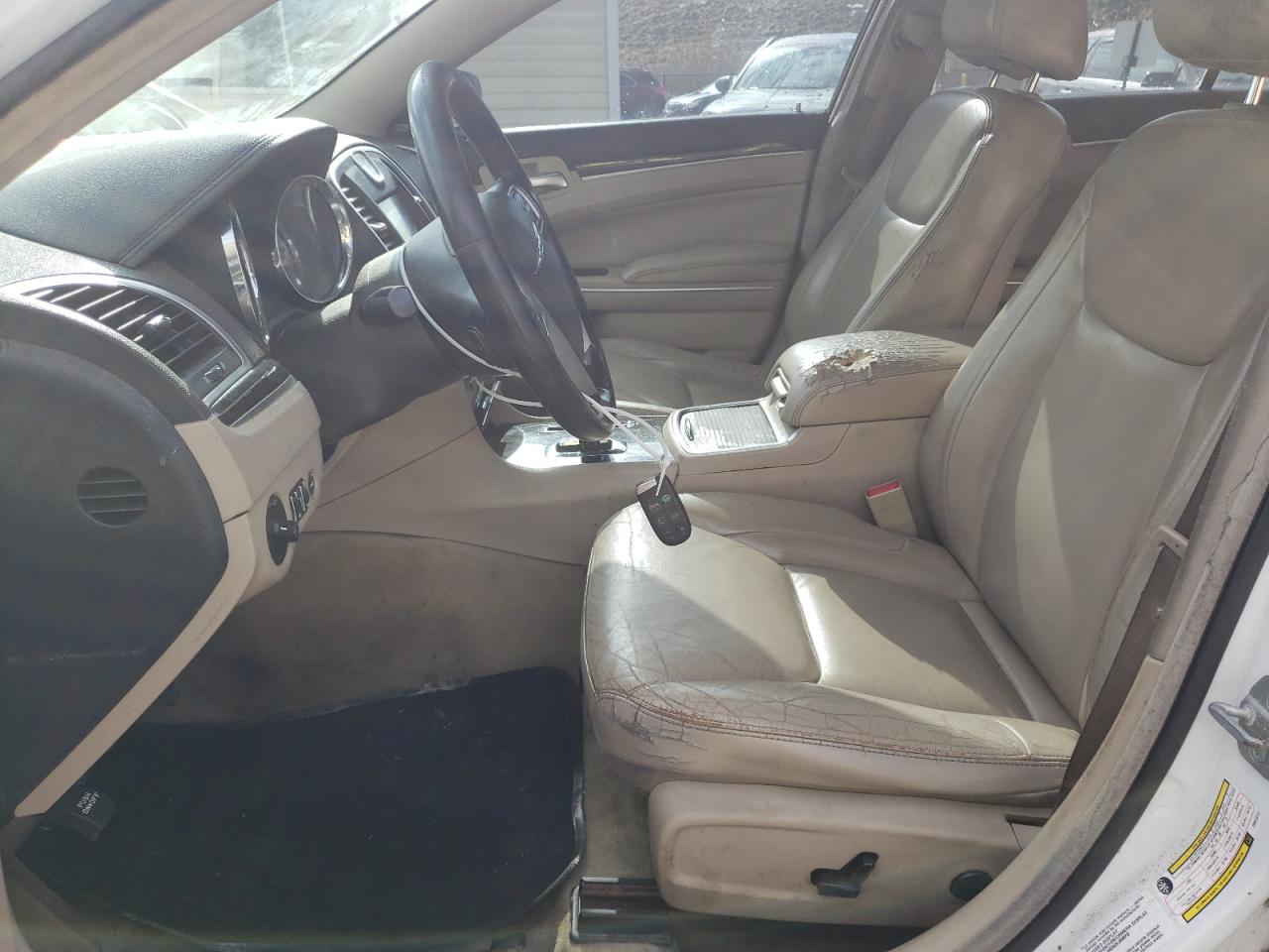 2012 Chrysler 300 VIN 2C3CCAHG5CH313772 Copart auction photo, minor dent/scratches damage thumbnail 7