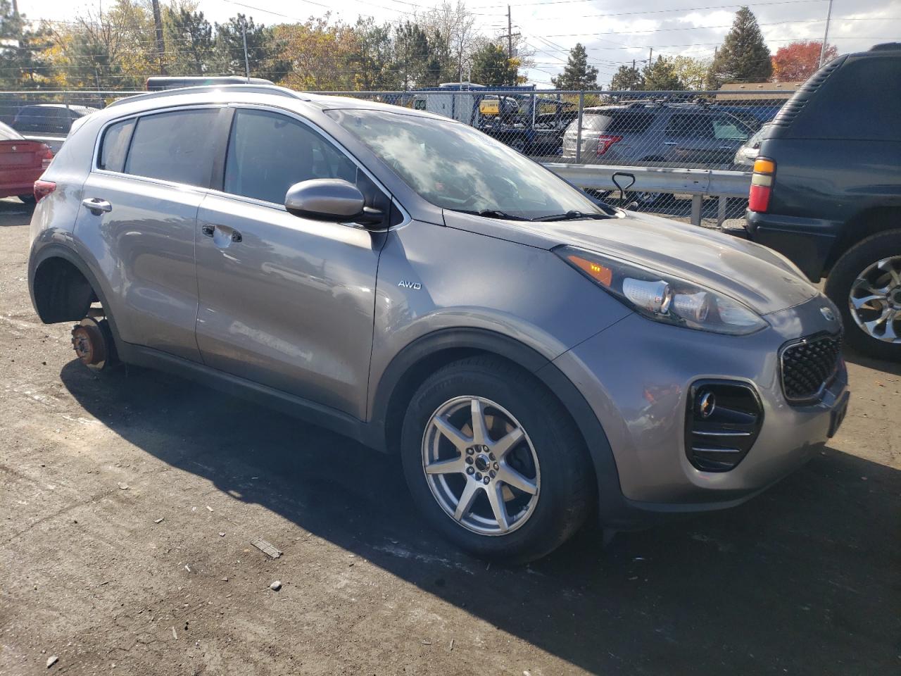 2017 KIA Sportage VIN KNDPMCAC6H7267322 Copart auction photo, stripped damage thumbnail 4