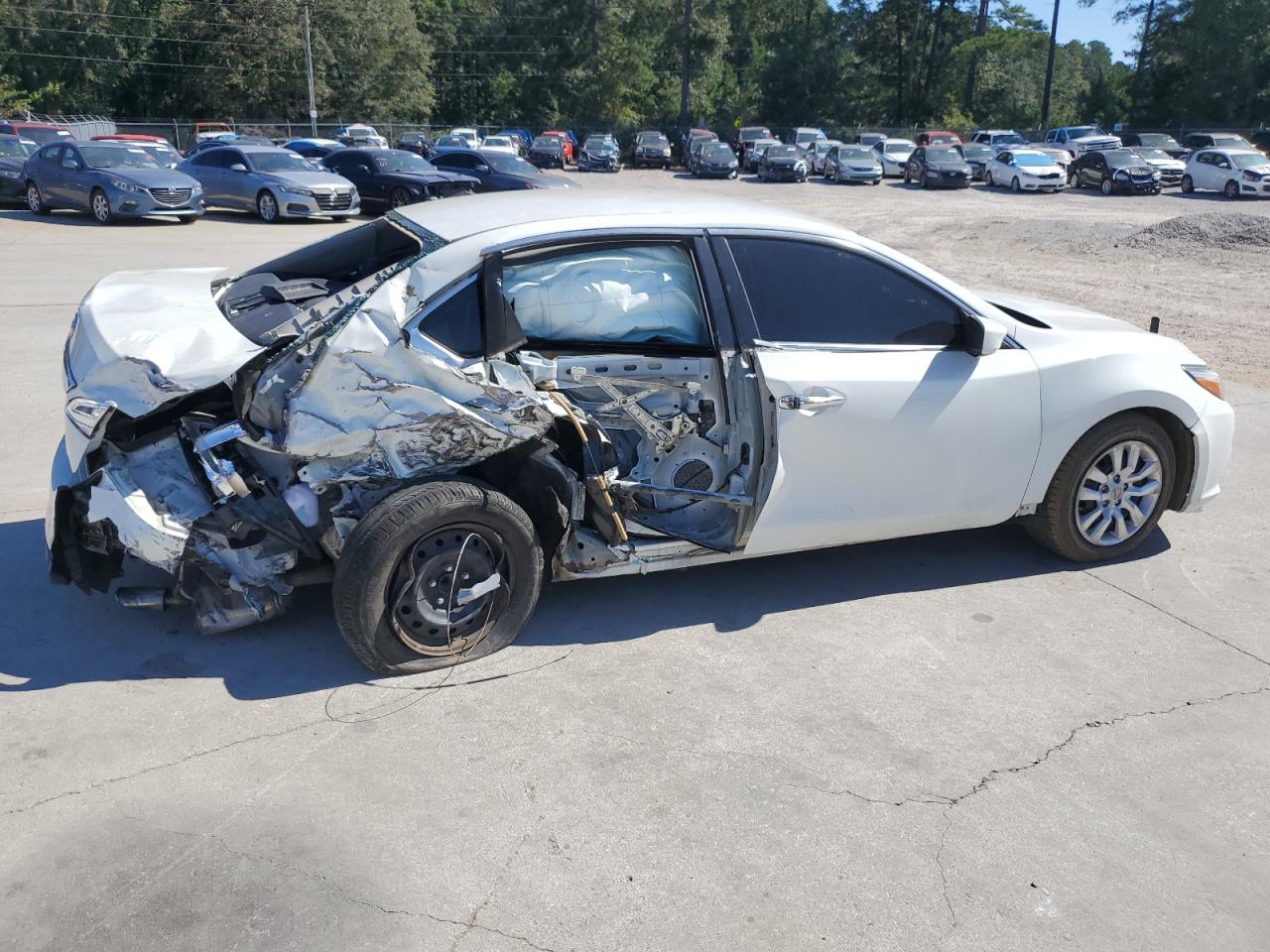 2017 Nissan Altima VIN 1N4AL3AP4HN347134 Copart auction photo, rear end / side damage thumbnail 3